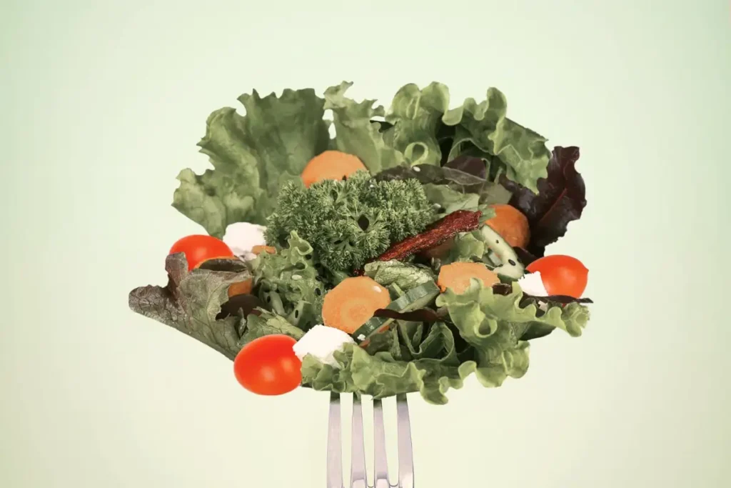 Saladas frescas pronta para o consumo.