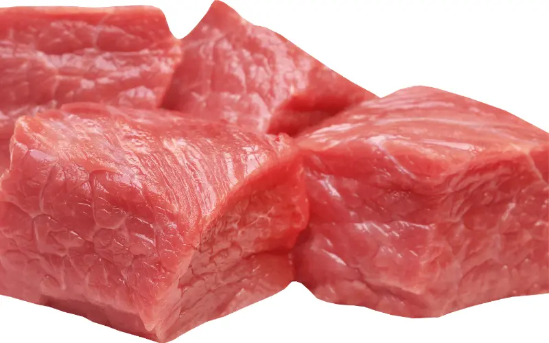 Pedaços de acém bovino cru